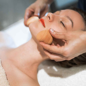 Maderotherapy facial treatment in Nerja